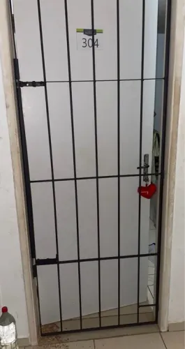 Grade de porta pega ladrão