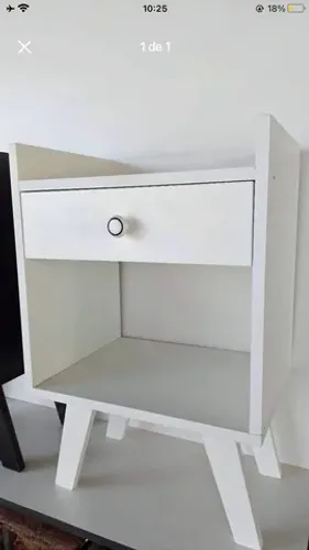 Mesa de cabeceira (criado mudo)