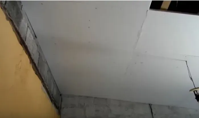 Forro feito com (isopor térmico)