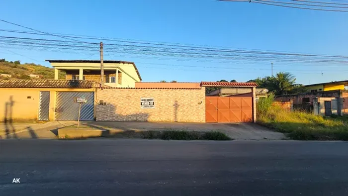 Vendo casa linear, 03 quartos com piscina. Bairro: Santa Rita, Nova Iguaçu/RJ