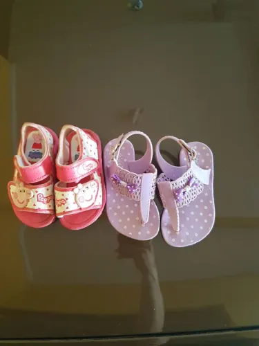 Sandálias infantis (Troco por carregador Samsung 25W preto / Aceito cartão)