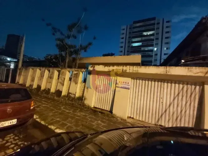 Alugo Excelente Casa para Fins Comerciais