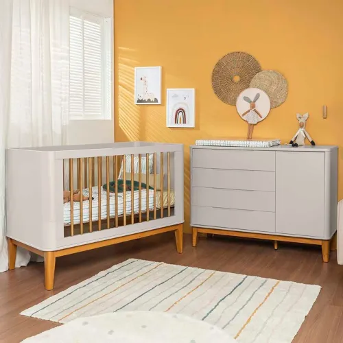 Berço / Cama Modelo Boom na Cor Areia e Pés em Madeira Natural+ Colchão