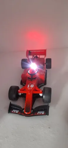 Carrinho de controle remoto Drift formula 1 Solta fumaça 