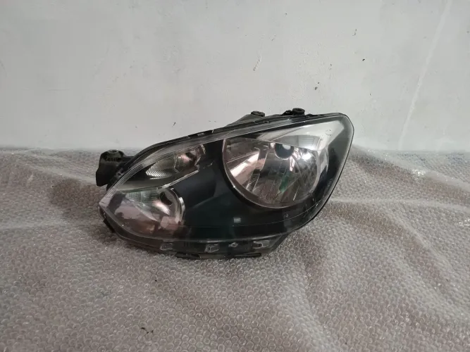 Farol dianteiro esquerdo VW UP 2016 a 2019 original C detalhe 