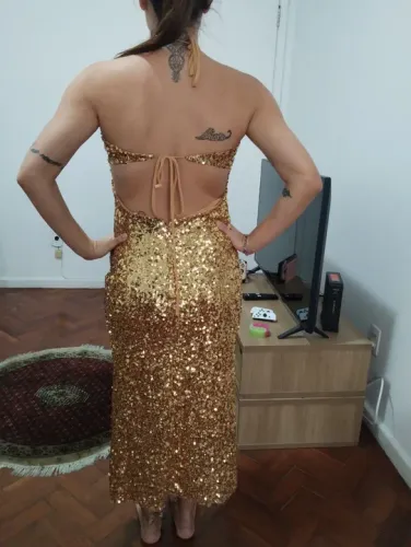 Maravilhoso vestido para arrasar nas festas !! Novo !! Com etiqueta !! Veste muito bem !!
