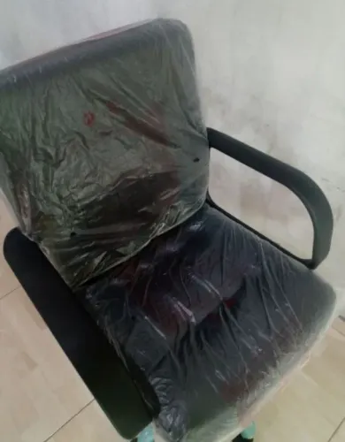 Em estoque na caixa. Cadeira de Escritório Giratória.