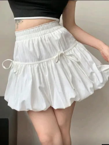 Saia Balonê Curta Branca Estilo Gringa Babado na Barra Cordinha M