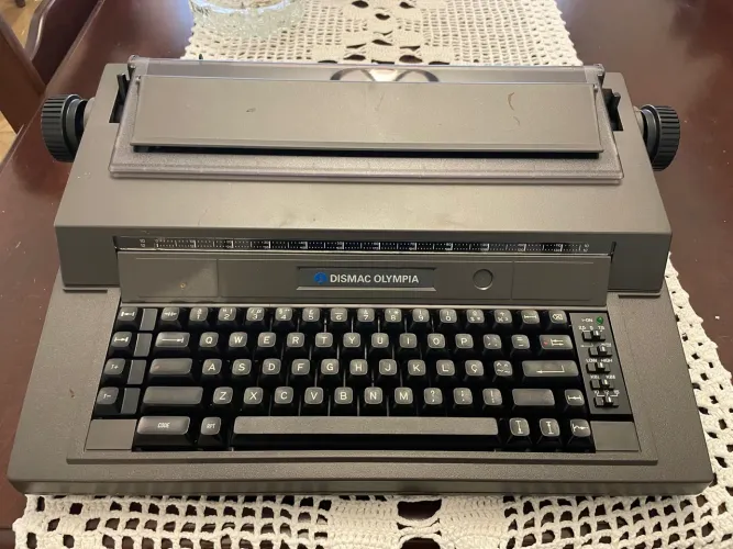 Máquina de Escrever Dismac Olympia