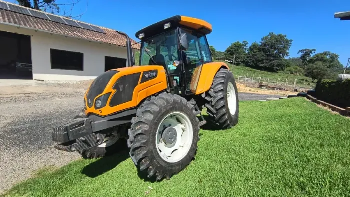 Trator Valtra A800R ano 2023 cabinado