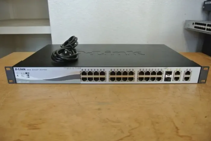 Switch 28 Portas D-Link DGS-1210-28P Gerenciável Gigabit 24 portas PoE + 4 portas SFP