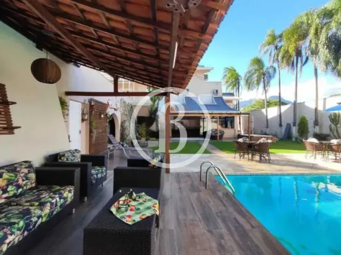 Casa em Condomínio : Triplex / Residencial / Barra da Tijuca