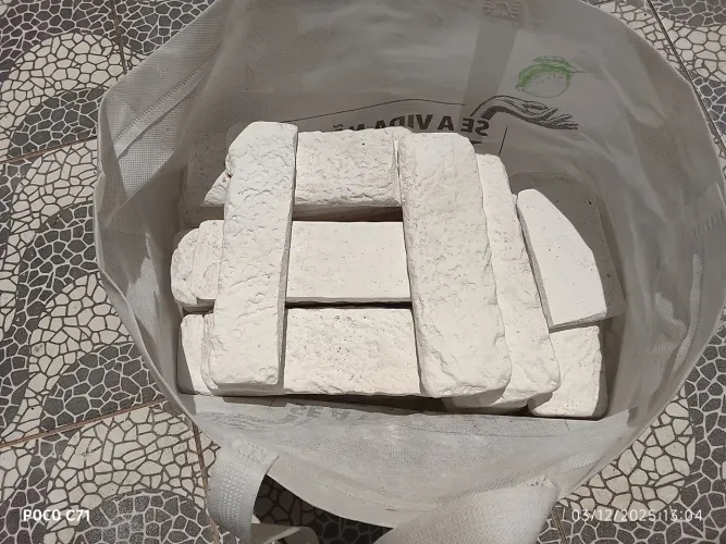 TIJOLINHOS EM GESSO .
