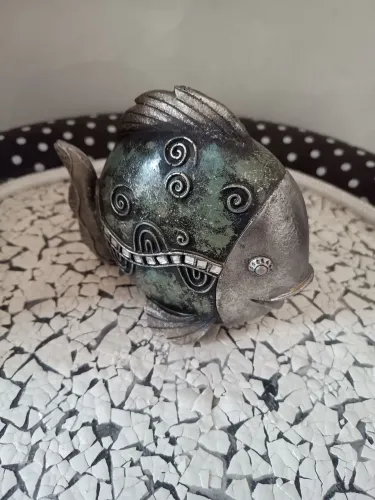 Vendo Peixe em porcelana todo decorado.