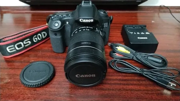 Camera Canon 60D + lente 18-135mm