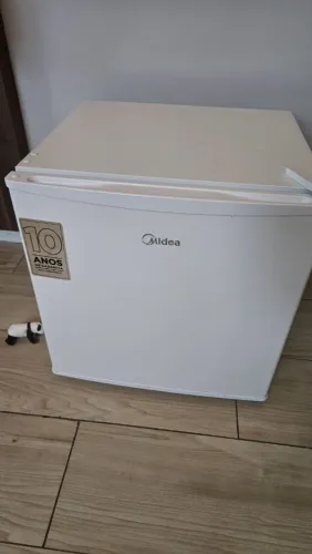 Vende se figobar pouco usado, marca midea.