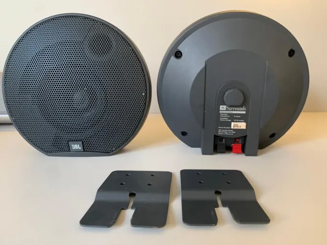 Caixa JBL surrounds Movies 1
