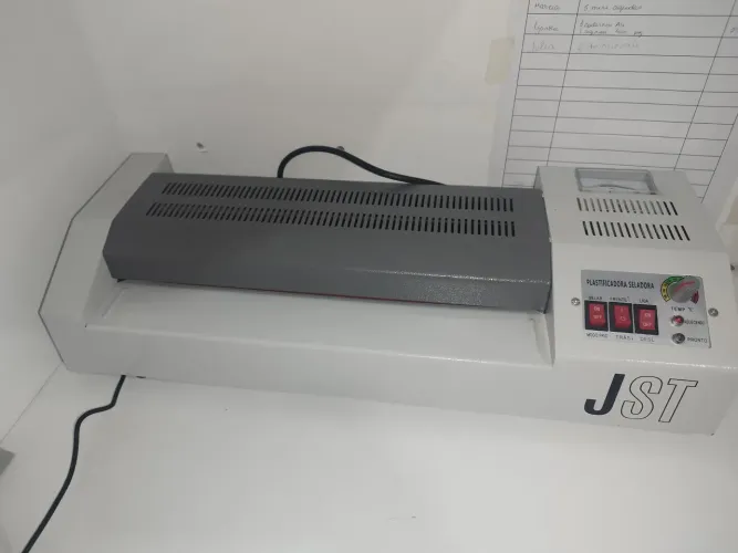 Laminadora e plastificadora 
