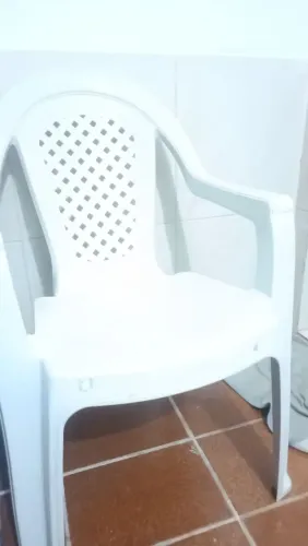  cadeira de plástico 