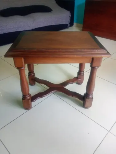Antiga Mesa Auxiliar em Madeira/ 4 Pés Retos e Torneados