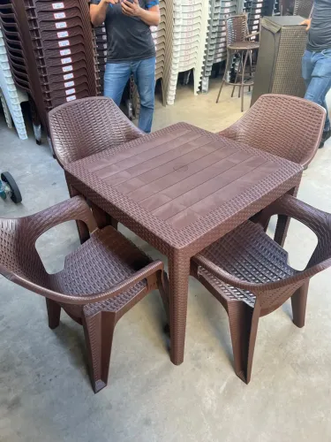 Conjunto de Mesa e Cadeiras para Área Externa