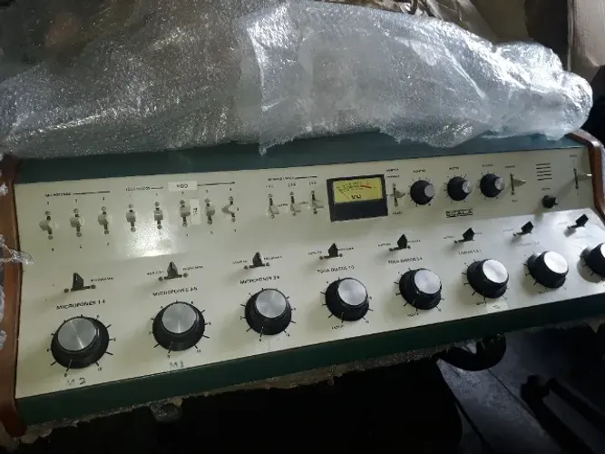 Mesa de som Broadcast Scala SM8,otimo estado,tenho de outras marcas.