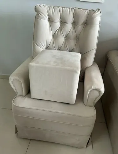 Poltrona + Puff (Semi nova)