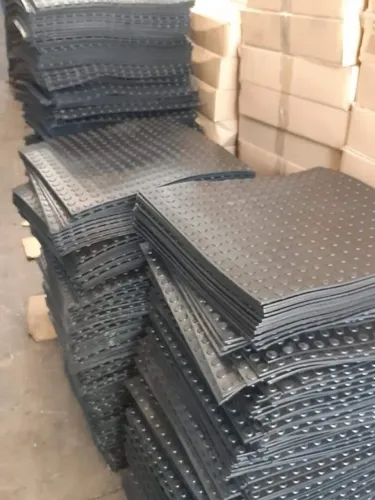 Piso de borracha 50x50cm para academias R$ 9,95