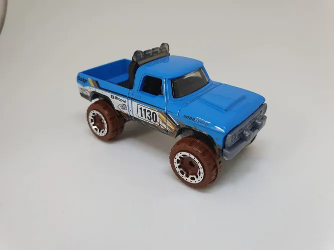 Hot wheels Dodge Power Wagon 70 azul Off-Road