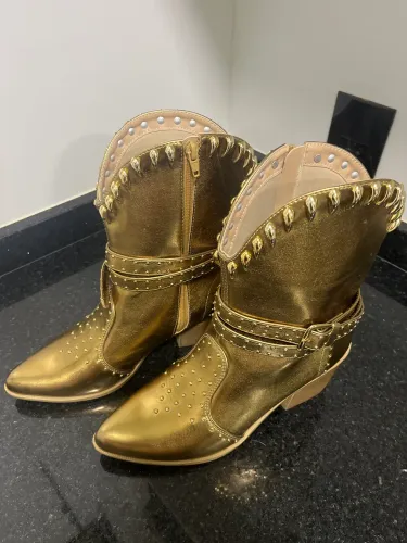 Bota Texana Dourada