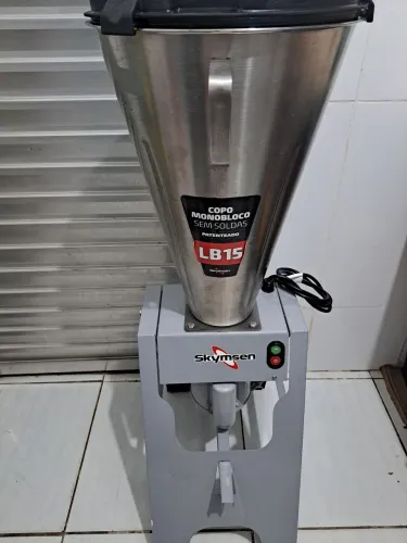 Vendo Liquidificador industrial basculante 15 litros seminovo com nota fiscal.