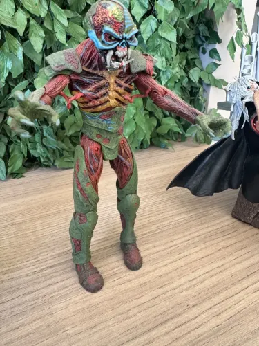 Boneco Eddie Iron Maiden Action figure
