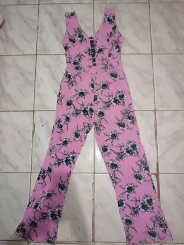 Macacão feminino floral rosa