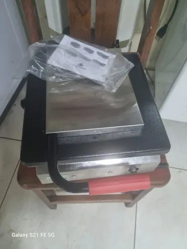 Vendo uma chapa grill nova