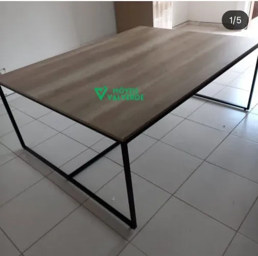 Mesa de Centro com Design Moderno