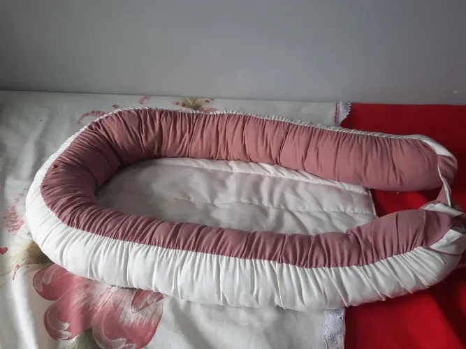 Ninho de bebê redutor de berço.