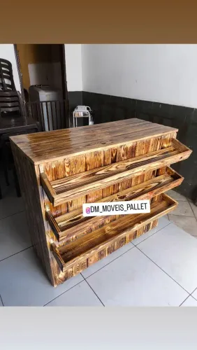 Balcão Expositor de Pallet de Madeira