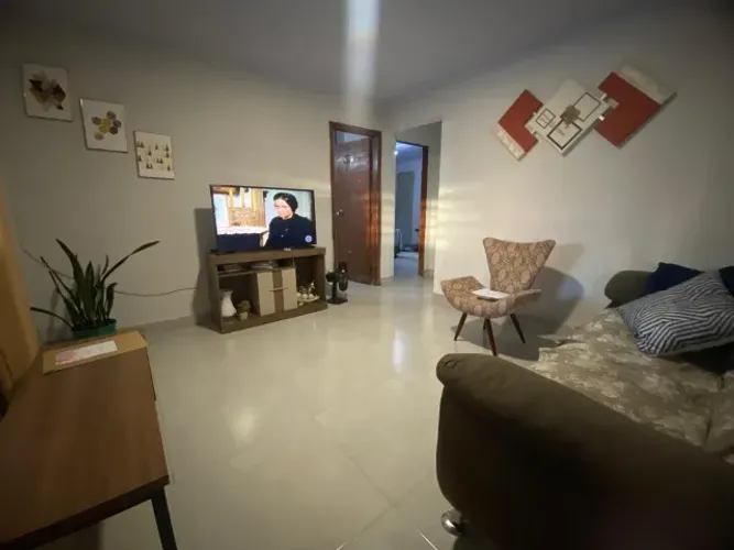 NA - Casa com 2 quartos + 2 kitnets na QR 407 de Samambaia Norte