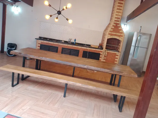 Mesa de madeira rústica