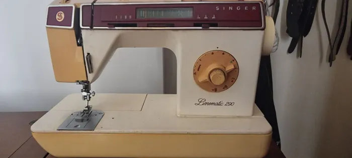 Máquina Singer - Livrematic 290 **Voltagem 110**