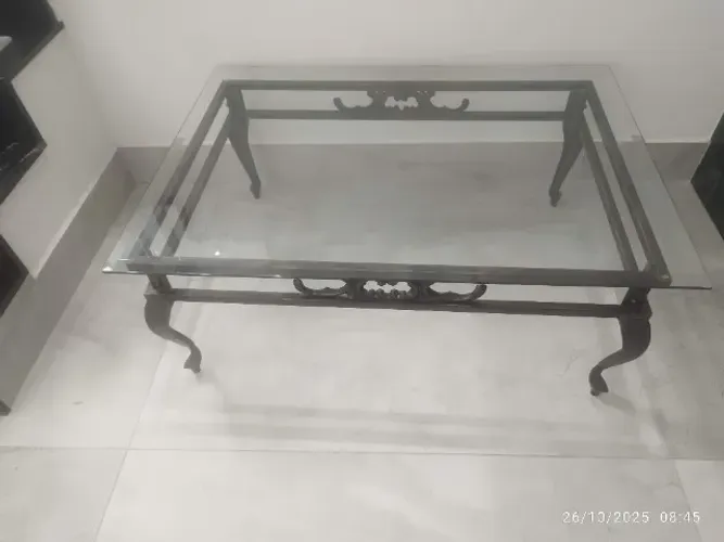 Linda Mesa de Centro em Vidro e Metal para seu Lar