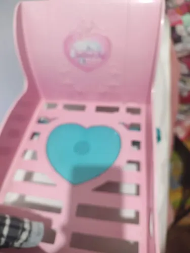 somente o berço para boneco  ninos  ou bebe reborn   o boneco não acompanha