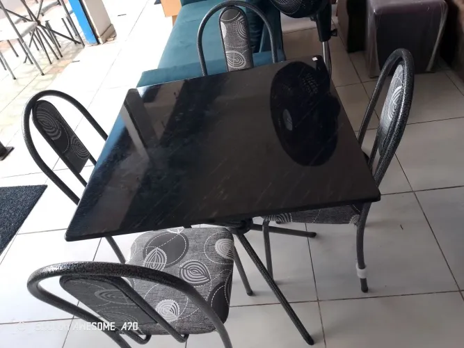 Conjunto de mesa com 4 cadeiras com entrega e montagem grátis