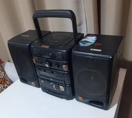 Som antigo toca cd rádio sanyo BOMBOX micro system 