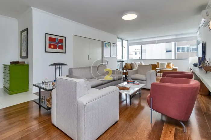 Apartamento mobiliado à venda em Higienópolis com 3 quartos, 2 suítes e 2 vagas