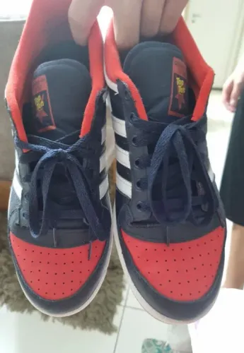 Tênis Adidas 