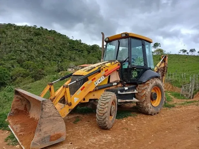 Retroescavadeira JCB *passo agio*