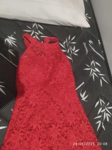 Vestido vermelho de renda