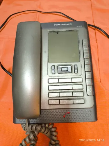 Telefone fixo, por cabo 