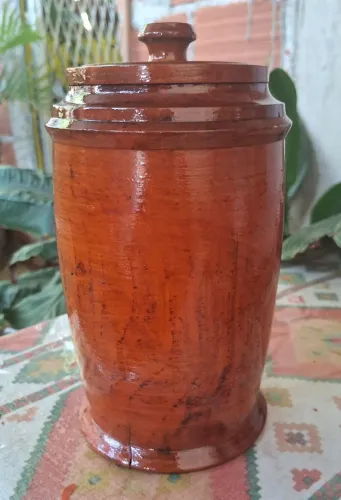 Pote de madeira decorativo